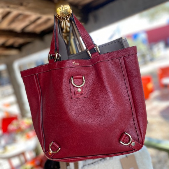 Treat yourself to a VTG Red D-Ring Gucci Handbag! Italy - Picture 1 of 8